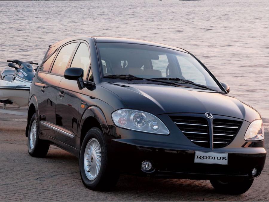  SsangYong Rodius 2004 года  (фото 2 из 16)